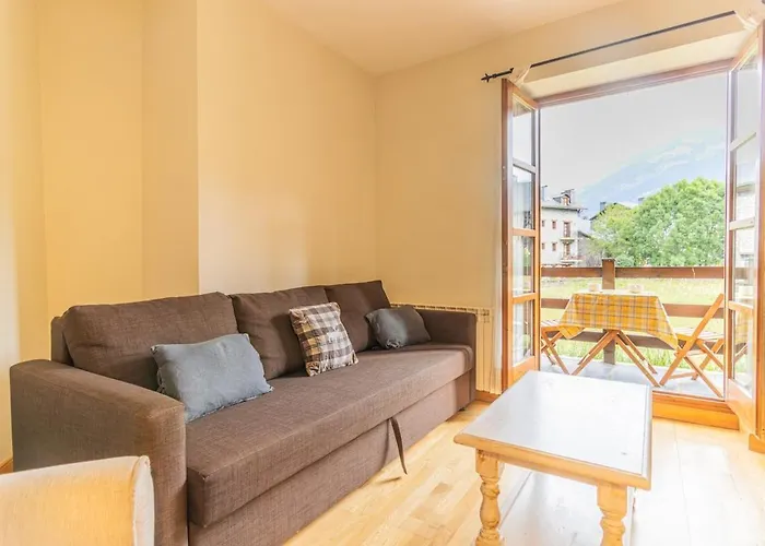 Charming Pyrenean Flat With Terrace, Views & Pool * Anciles