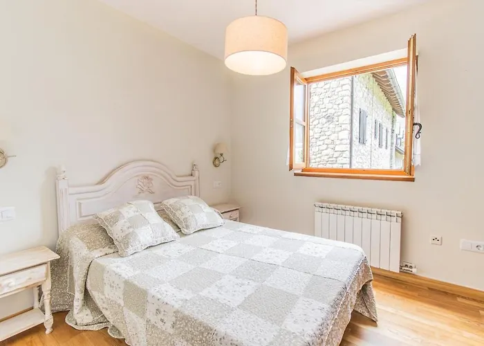 Charming Pyrenean Flat With Terrace, Views & Pool Anciles