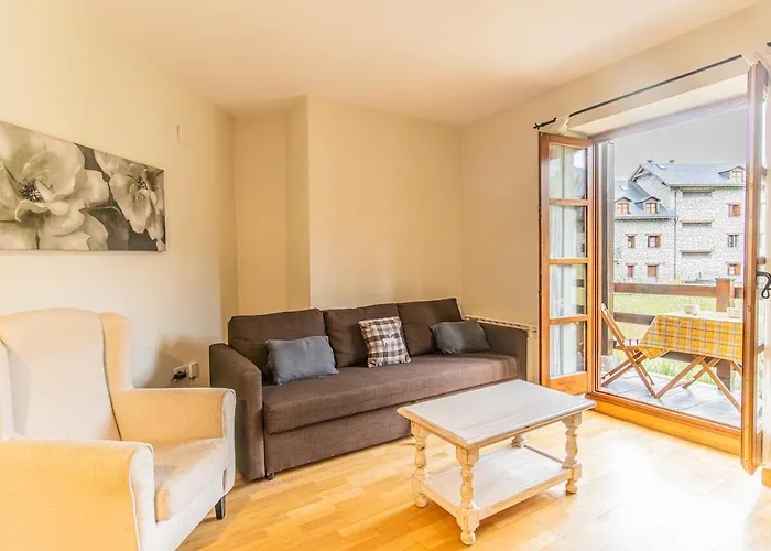 Charming Pyrenean Flat With Terrace, Views & Pool Anciles