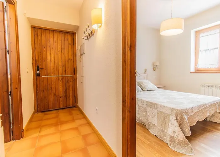 Charming Pyrenean Flat With Terrace, Views & Pool Apartamento *